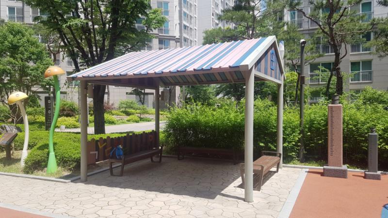 단지 내에서 즐겁고 여유로운 시간을 보낼 수 있는 쉼터 공간이에요