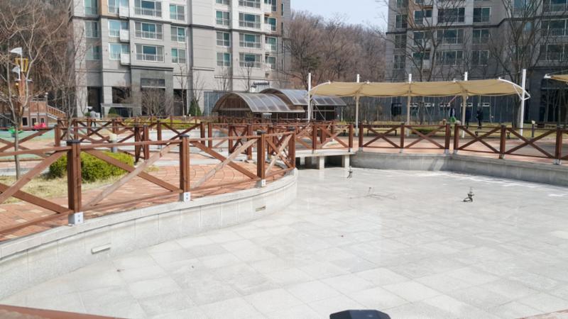 단지 내 수변공원이에요