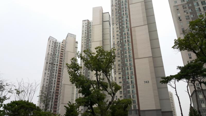 743동 전경 모습입니다
