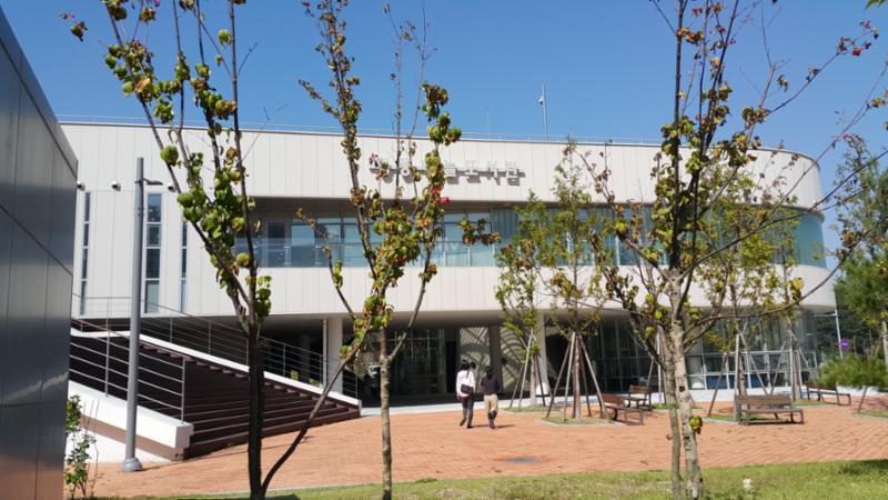 단지 주변에 위치한 영종하늘도서관입니다