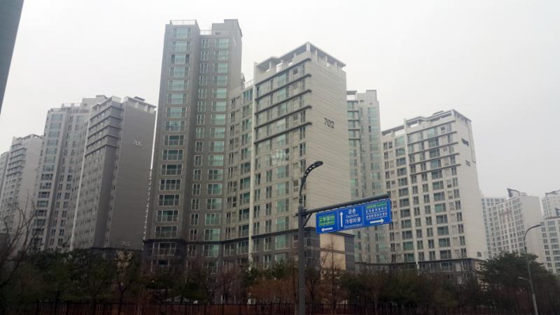 단지만의 특별한 외관 디자인으로 품격 있고 고급스러움이 느껴지는 단지 전경 모습이에요