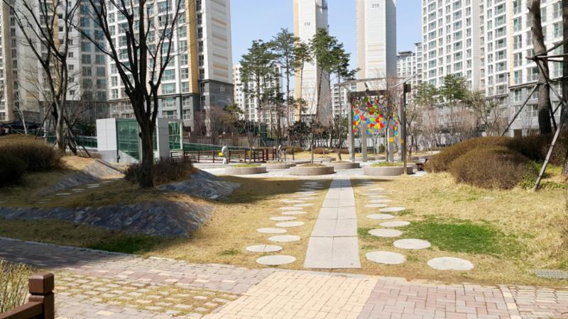 단지 내 공원이 마련되어 있어요