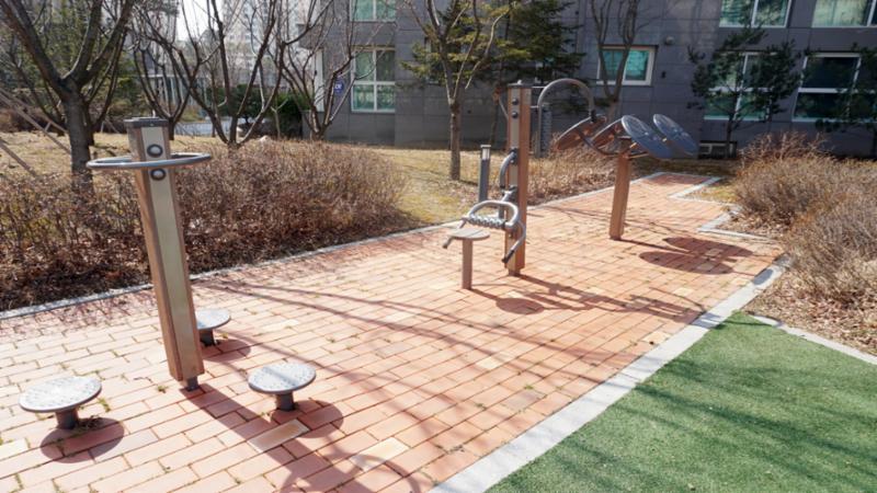 단지 내에 위치한 주민운동시설이에요