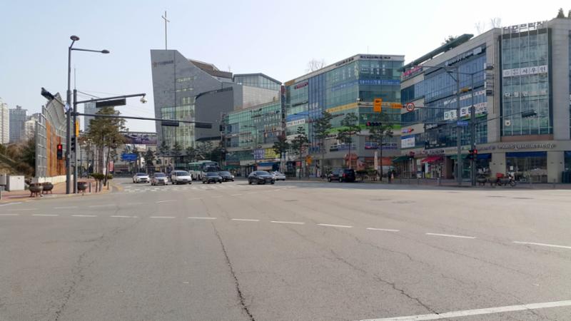 깔끔한 도로상태의 광교중앙로입니다