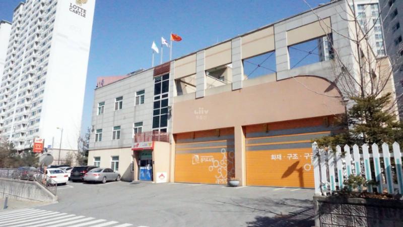 단지 인근에 소방서가 위치하고있어  안전한 단지 생활이 가능합니다