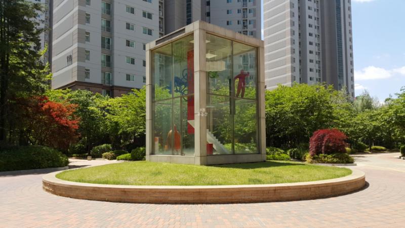 단지 내에 마련되어 있는 특이한 모형의 조형물입니다