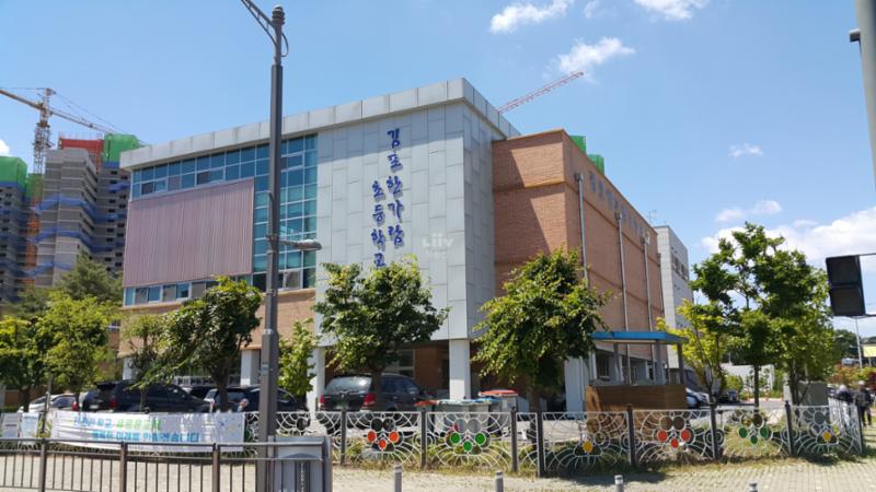 단지 주변으로 배정학교인 한가람초등학교가 있습니다