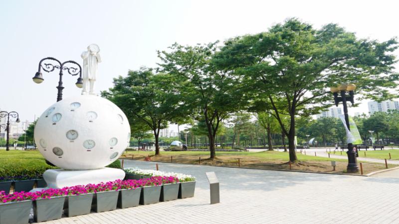 쾌적한 녹지공간인 중앙공원입니다