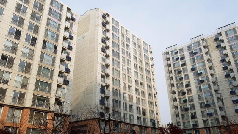 고급스러운 디자인과 차별화된 분위기로 단지의 품격을 한층 더 높이는 상암월드컵파크10단지 전경 모습이에요