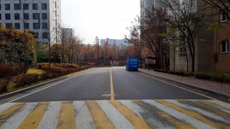 단지 내부를 이어주는 도로에요