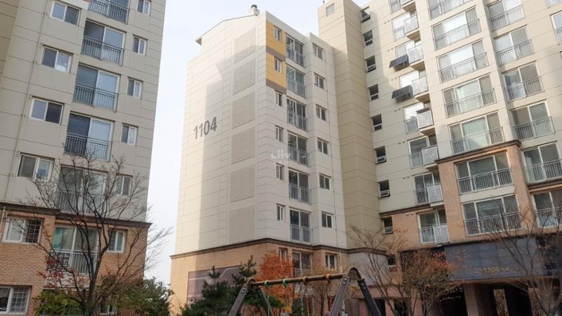 고급스러운 디자인과 차별화된 분위기로 단지의 품격을 한층 더 높이는 상암월드컵파크11단지 전경 모습이에요