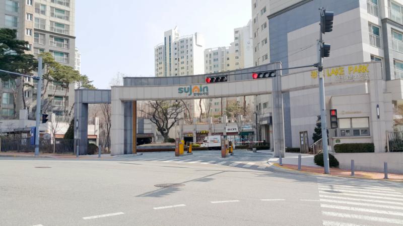 외부 차량의 출입을 통제할 수 있는 광고레이크파크한양수자인이에요