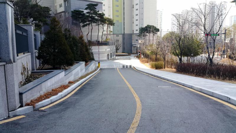 단지 내부를 이어주는 도로에요
