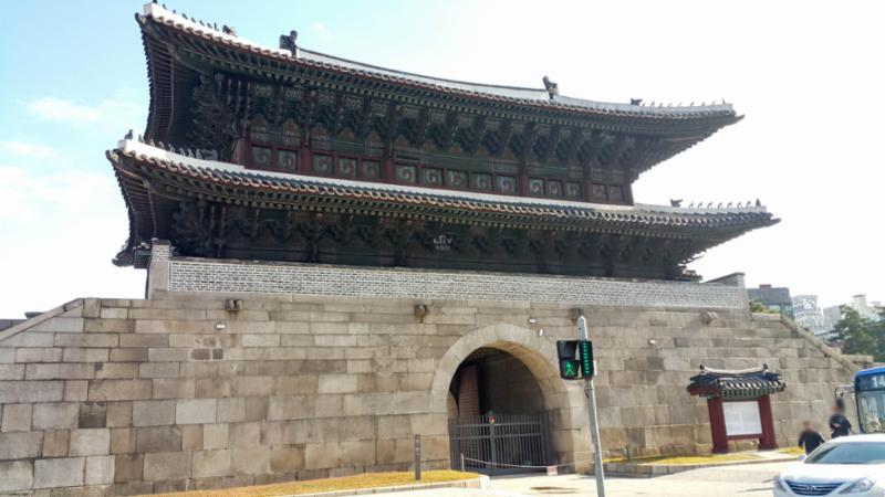 단지 주변에 위치한 흥인지문 입니다