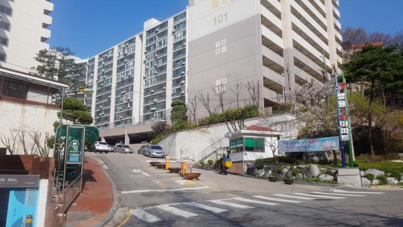 창신쌍용1단지 단지 정문이에요