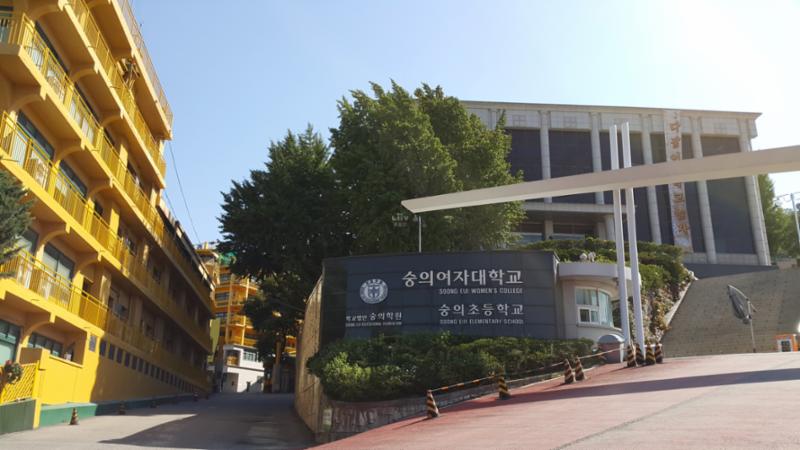 단지 인근에 대학교가 위치하고 있어 대학로 주변이 번화가로 잘 조성되고 있습니다