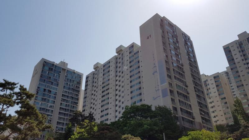 남산타운 아파트 단지 전경이에요