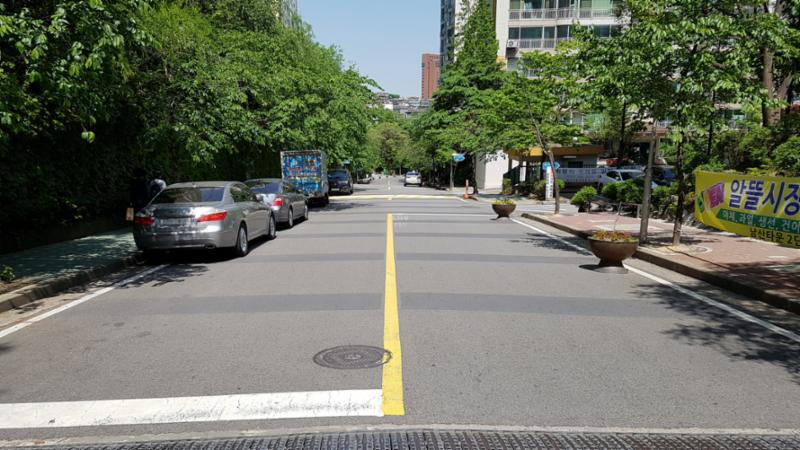남산타운 아파트 단지내에 조성되어 있는 산책로에요