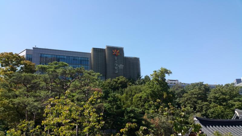 단지 인근에 위치한 동국대학교입니다
