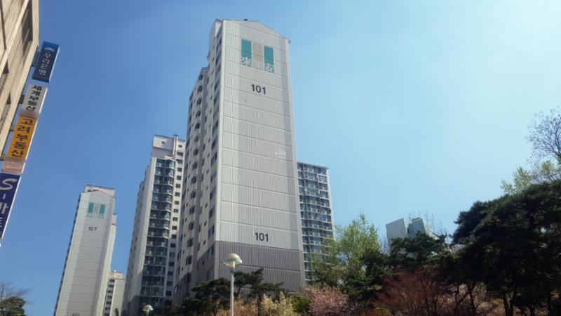 깔끔함이 돋보이는 단지 전경이에요