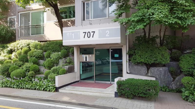 신내7단지진로 단지 아파트 1층 공용현관이에요