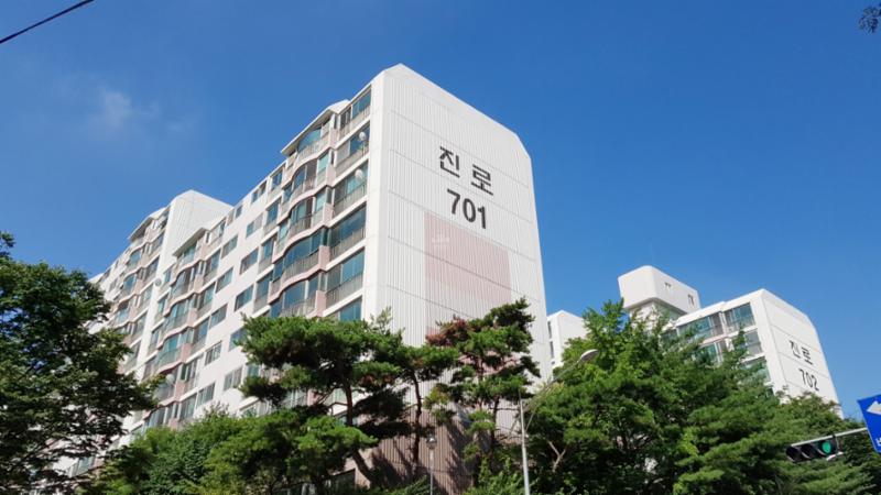 신내7단지진로 단지 전경이에요 1995년 12월에 준공되었지만, 관리가 잘 되어진 단지이에요, 전체적으로 조망권이 우수해요