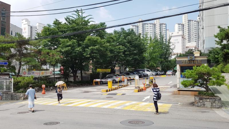 성원 단지 정문이에요