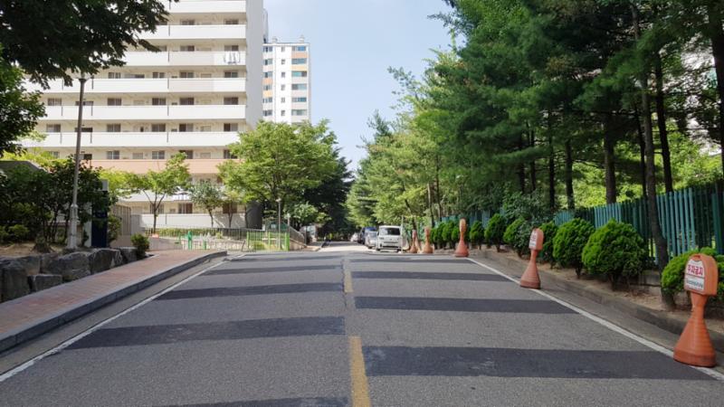 신내8단지두산화성 아파트의 단지 내 도로 입니다