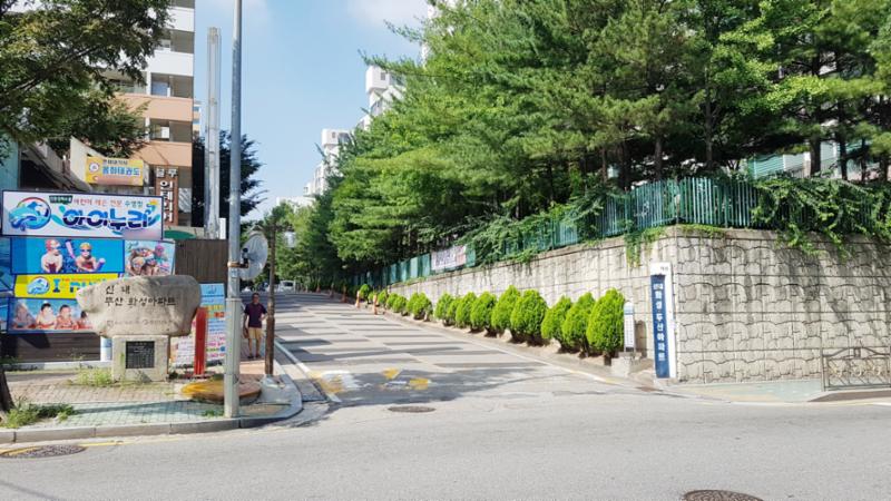 신내8단지두산화성 단지 정문이에요