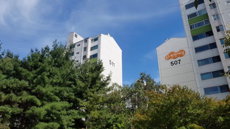 단지만의 특별한 외관 디자인으로 품격 있고 고급스러움이 느껴지는 단지 모습이에요