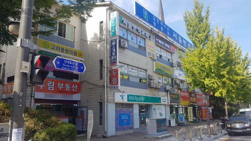 단지 내 상가가 배치되어 있고 다양한 업종의 상가들이 입점해 입주민들이 멀리 가지 않아도 편리하게 이용할 수 있도록 신경 쓴 모습이에요