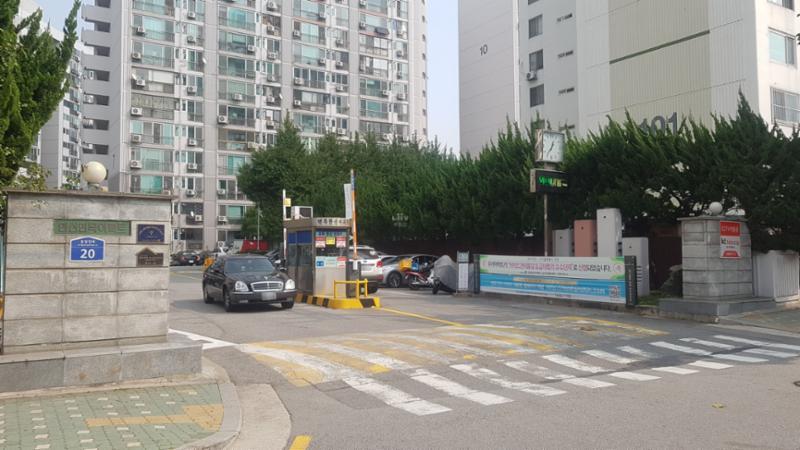 면목한신아파트 정문이에요