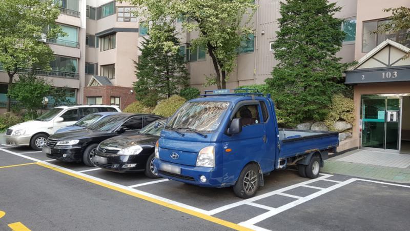 단지와 단지 사이에 넓은 지상 주차공간을 마련하여 집과 주차장의 이동이 편리해요