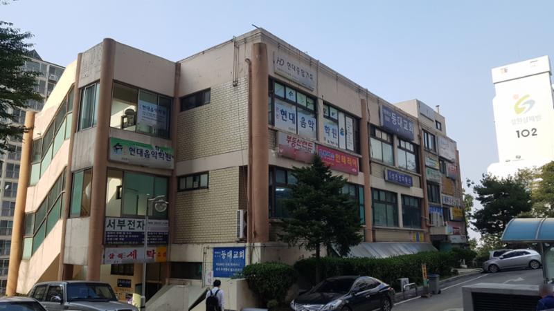단지 내 상가가 배치되어 있고 다양한 업종의 상가들이 입점해 입주민들이 멀리 가지 않아도 편리하게 이용할 수 있도록 신경 쓴 모습이에요