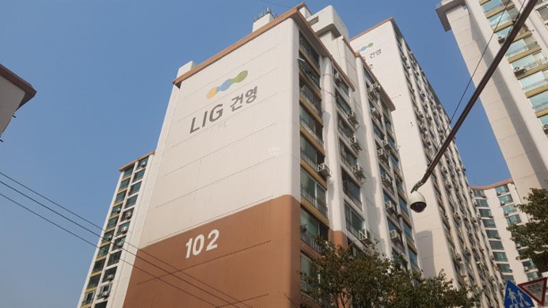 단지만의 특별한 외관 디자인으로 품격 있고 고급스러움이 느껴지는 단지 모습이에요