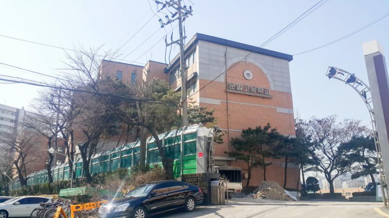 단지와 인접한 곳에 교육시설이 위치하고 있어 대중교통을 이용하지 않고도 편안하게 통학이 가능한 거리로 학생들은 편리하게 다닐수 있어서 좋습니다