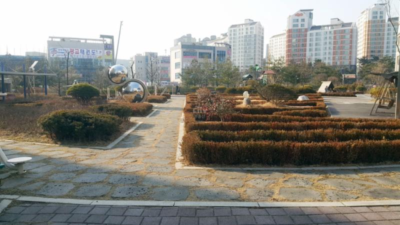 단지 내 공원이에요