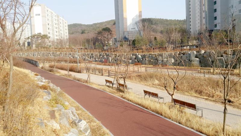 광교한양수자인 내 아름다운 조경을 느낄 수 있는 산책로가 위치해 있어요