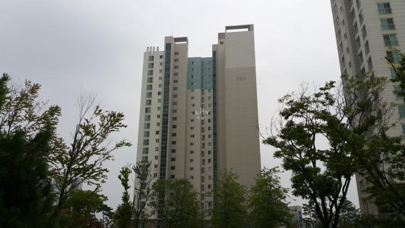 고급스러운 디자인과 차별화된 분위기로 단지의 품격을 한층 더 높이는 동산마을호반베르디움21단지 전경 모습이에요