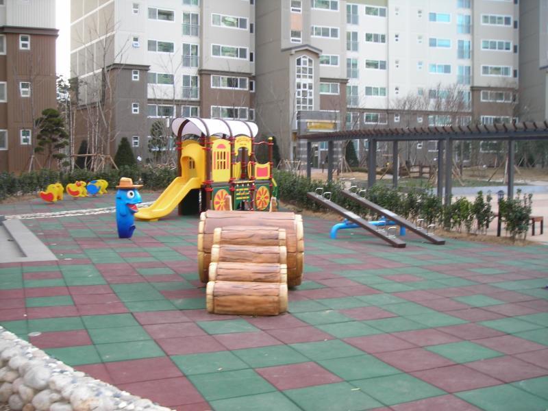 중앙하이츠빌_단지사진_놀이터