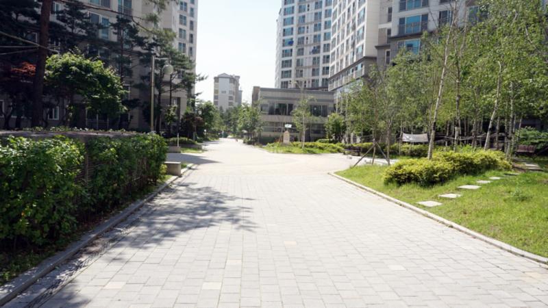 단지 내 보행로 및 산책로에요