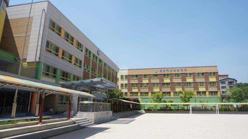 단지 주변으로 배정학교인 성남여수초등학교가 있습니다