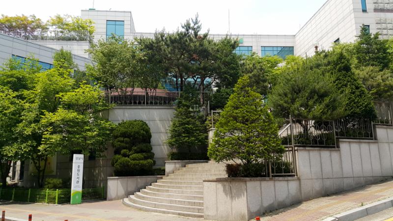 누구나 자유롭게 이용할 수 있는 성남중원도서관입니다