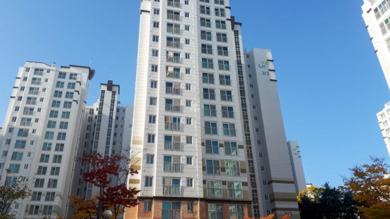 단지만의 특별한 외관 디자인으로 품격있고 고급스러움이 느껴지는 단지 모습이에요
