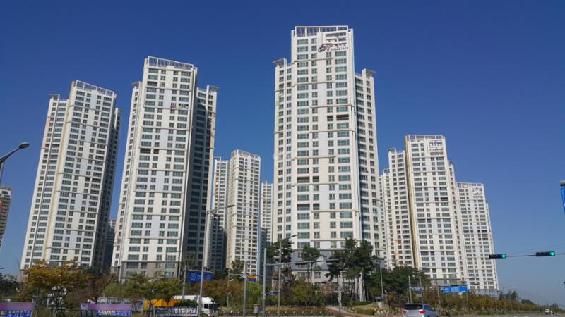 타워형 구조로 설계되었으며, 동간 거리가 넓어 프라이버시가 보호되는 단지예요