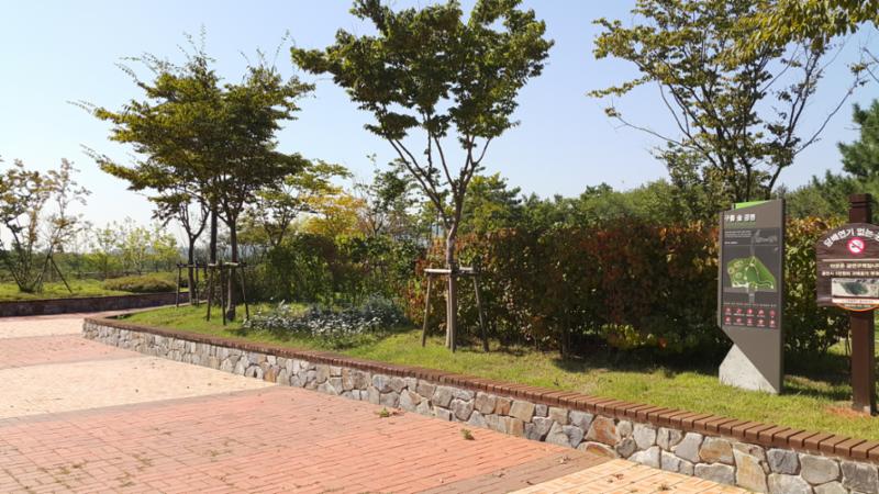 단지 주변으로 구름숲공원이 위치해 있습니다