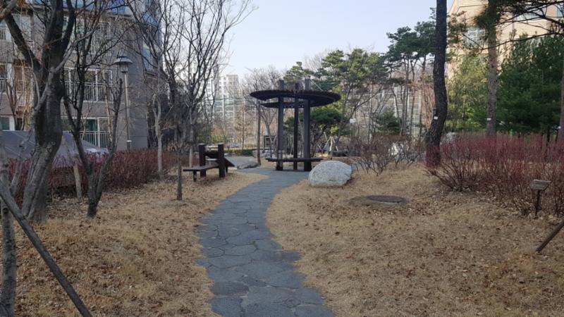 세곡리엔파크3단지의 산책로이에요