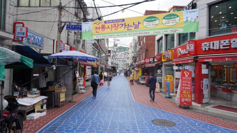 단지와 인접한 남성역 골목시장 입니다