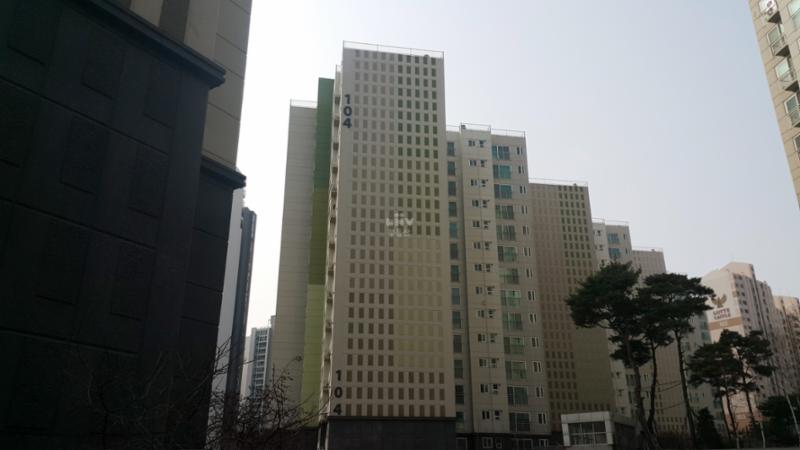 단지만의 특별한 외관 디자인으로 품격 있고 고급스러움이 느껴지는 단지 모습이에요