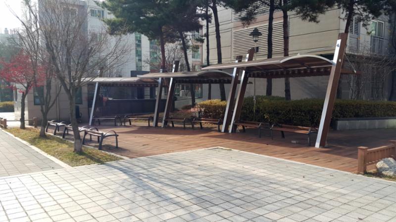 단지곳곳에 마련된 휴게시설입니다
